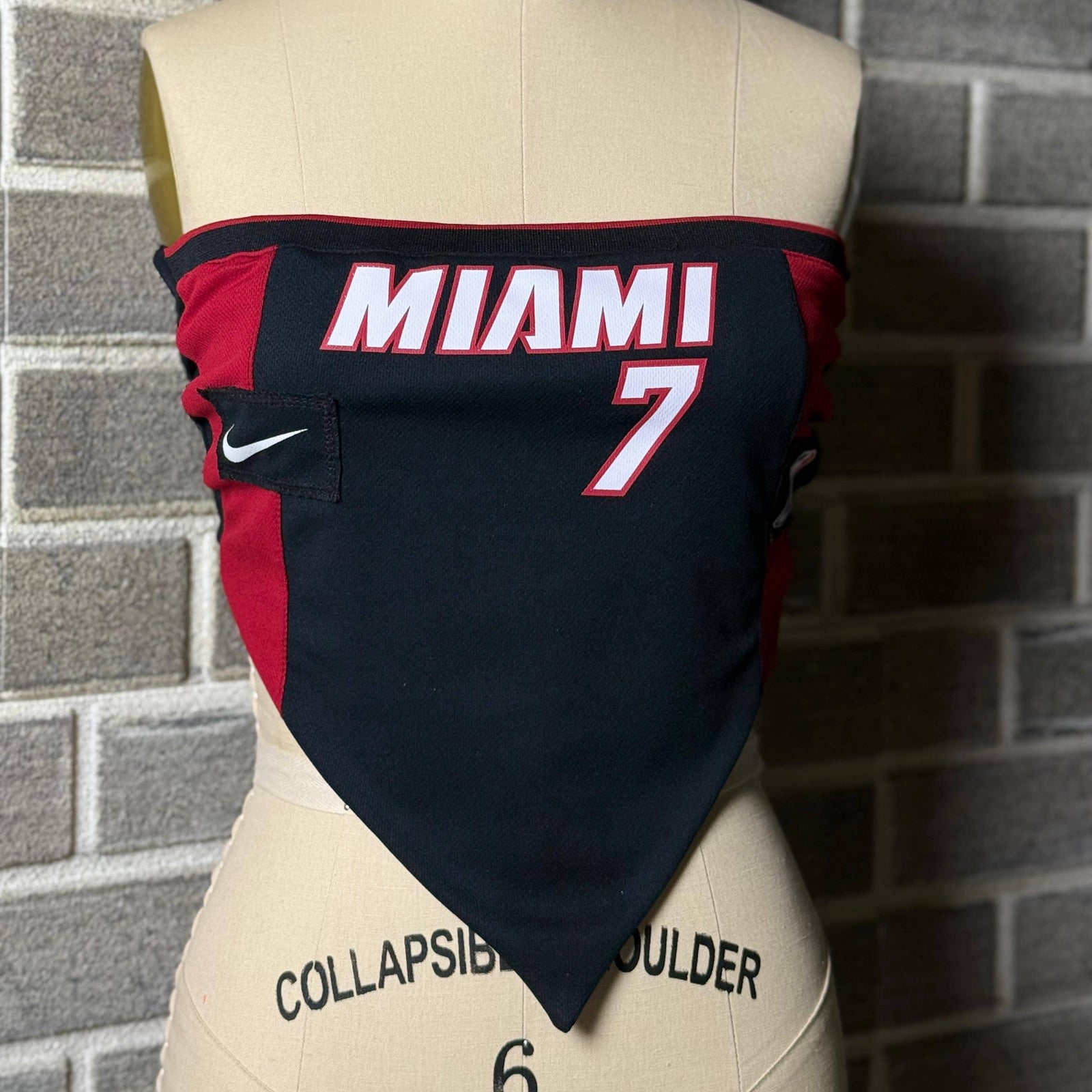 Small/medium red and black Miami Heat reworked jersey corset with number 7 and Nike logo, cropped with a V-shaped hem.

